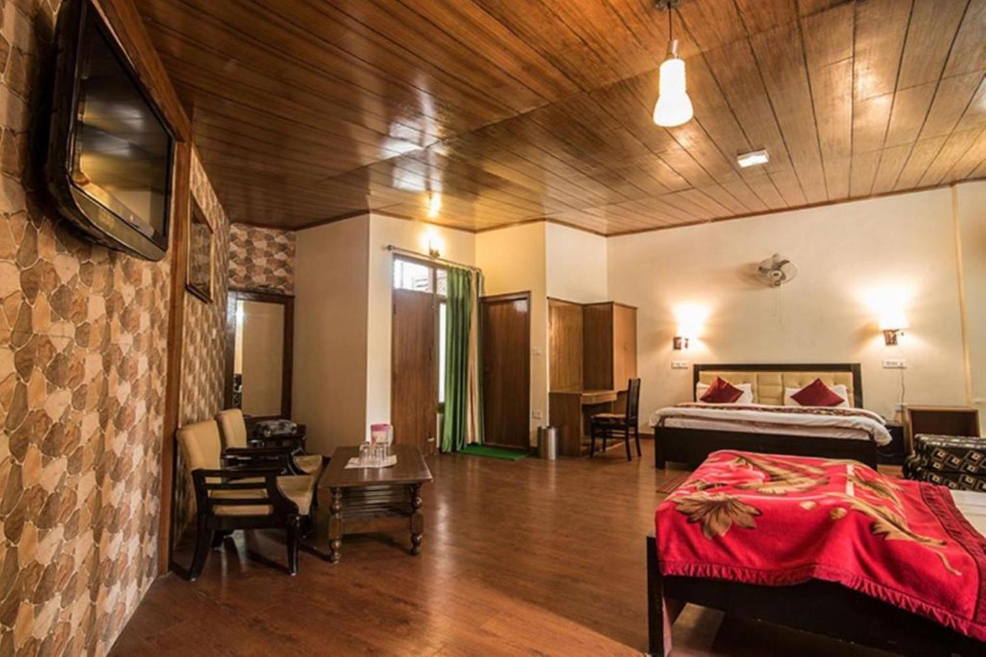 Moon Hotel Mallital, Near Nainital High Court Zewnętrze zdjęcie