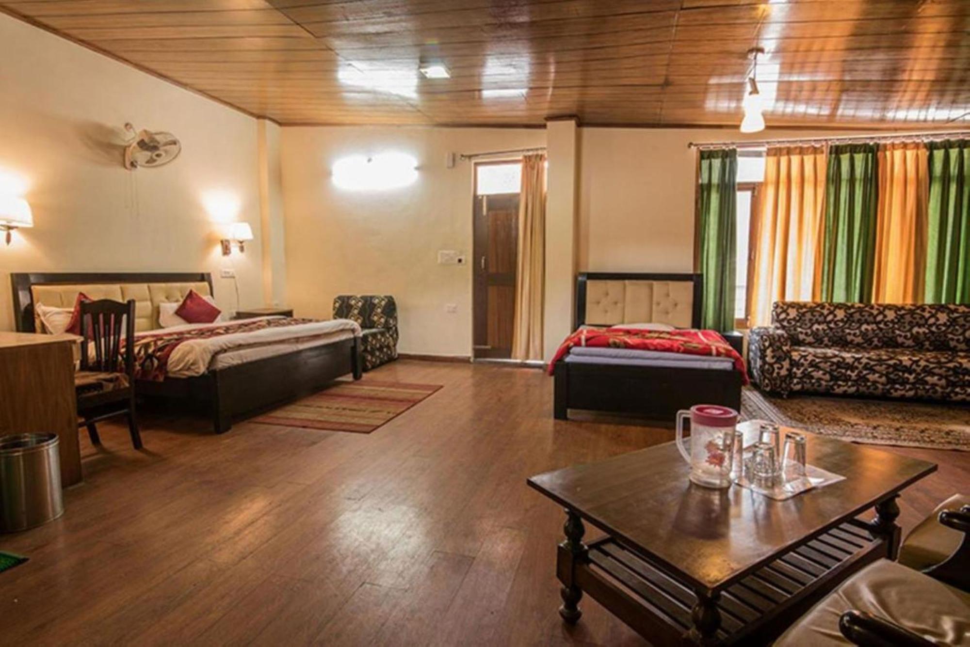 Moon Hotel Mallital, Near Nainital High Court Zewnętrze zdjęcie